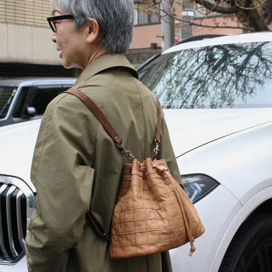 驚くほど軽くて、 しっとりやわらかなレザーに たくさんのありがとうを詰め込む「母の日」