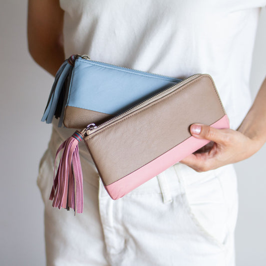 7月5日（火）WWD JAPAN（WEB）にて「渋沢栄一の新札発行記念、子孫創業の“アンドゥアメット”が新色レザー雑貨を発売」を掲載いただきました。