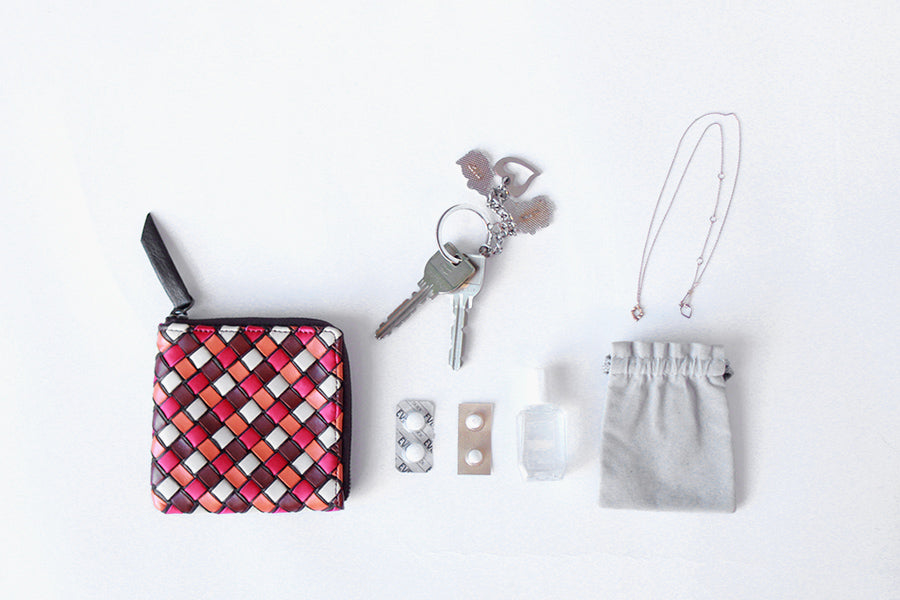 5-6 cards, 20 bills, 15-20 coins: it is actually truly useful