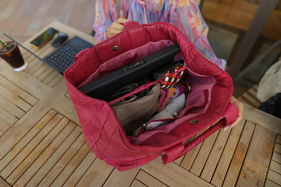 Conbining beauty, blissfull texture and strength by craftsmanship and ingenuity.